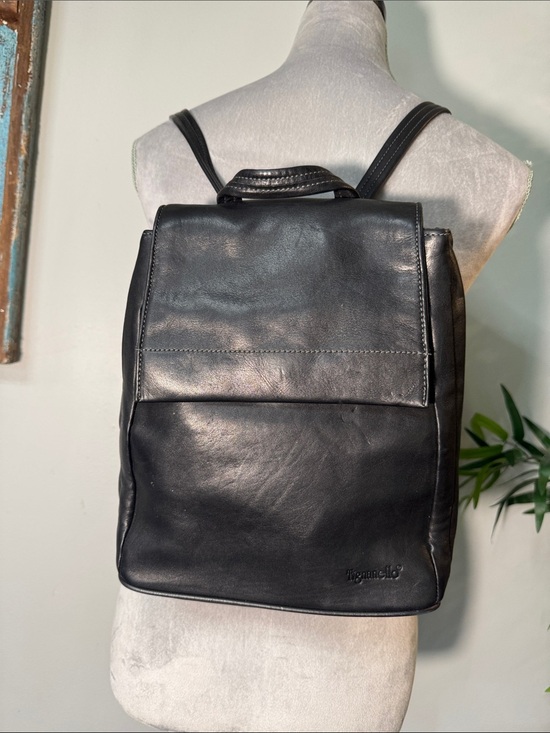 Tignanello Handbags - Tignanello Black Leather Bohemian Backpack Flap Closure Minimalist Everyday Bag